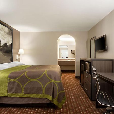 Super 8 By Wyndham Lake Charles Northeast Buitenkant foto